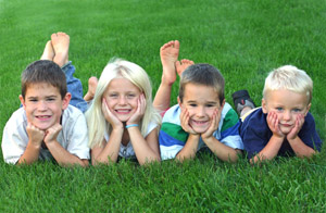 kids_grass